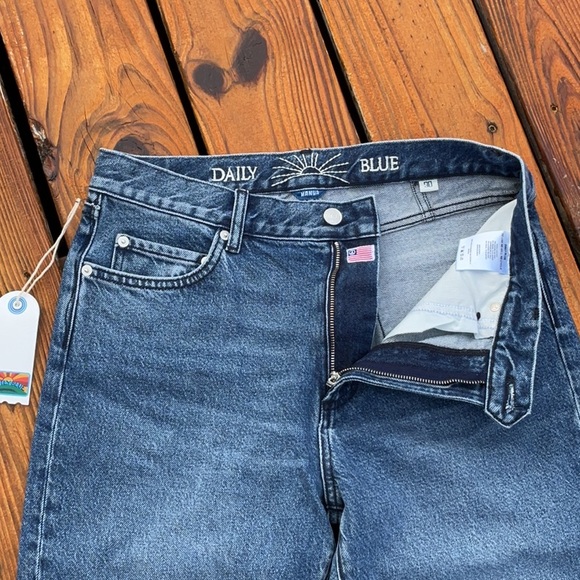 NWT Daily Blue Denim by AG Classic Straight Leg Acid Wash Jean Size 30 - Picture 3 of 10